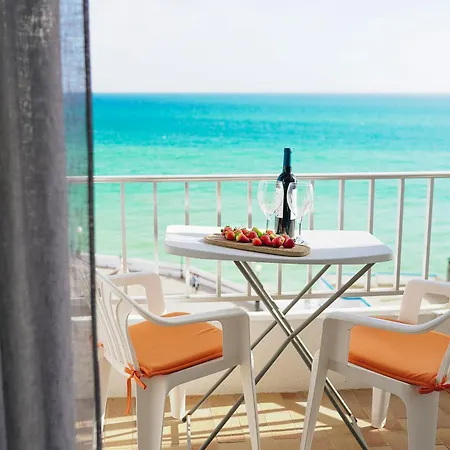 Host Wise - Terrace & Ocean View Flat *