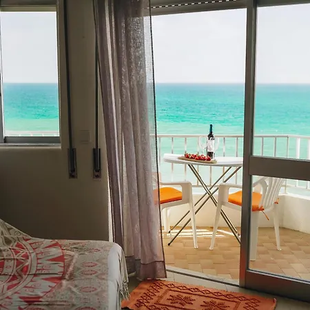 Host Wise - Terrace & Ocean View Flat *