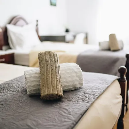 Host Wise - Terrace & Ocean View Flat *